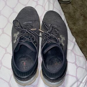 men’s size 12 under armour running shoes